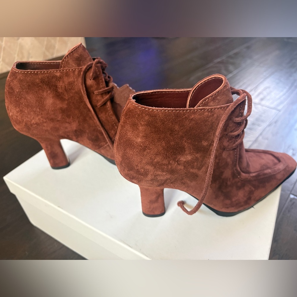 Burberry Suede Lace-up Booties (Brown color) size 37.5 -new - Picture 7 of 8